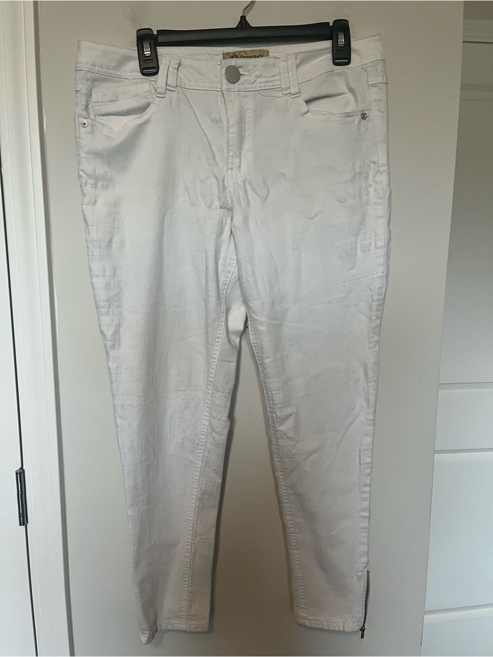 Democracy White Slim Zip-Hem Ankle Jeans